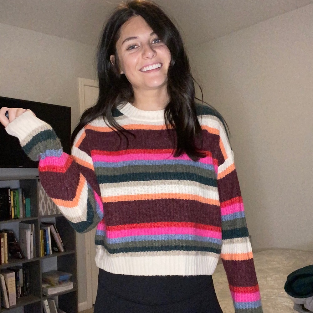 American eagle slightly cropped sweater